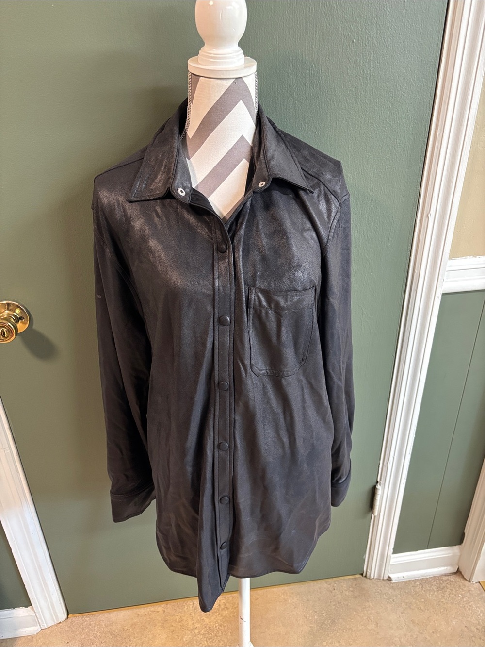 Gianni Bini Black Button-Down Shirt